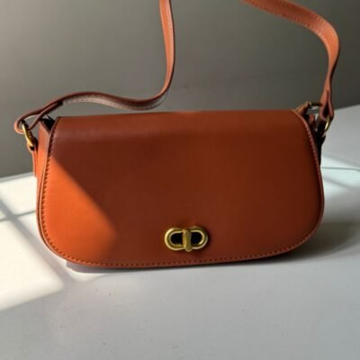 Horizontal brown compact bag